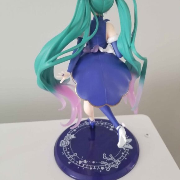 Miku figure - Picture 2 of 2